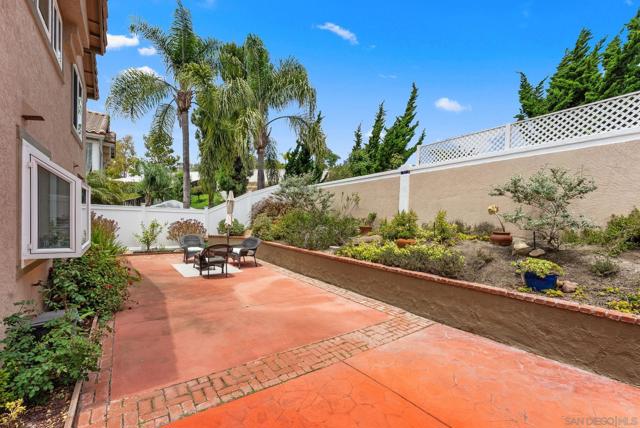 729 Mosaic Cir, Oceanside CA: https://media.crmls.org/mediaz/99e5c9d6-8cea-4c77-9e6c-7c955af7d96f.jpg