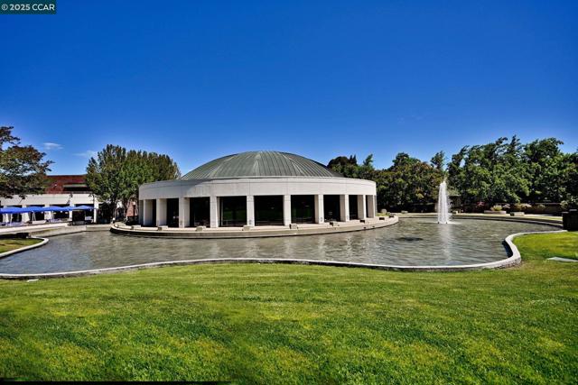 2848 Biddleford Dr, San Ramon CA: https://media.crmls.org/mediaz/99e605e6-8c43-413a-9e45-699ef608aeca.jpg