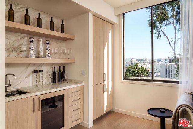 300 N Swall Drive, Beverly Hills CA: https://media.crmls.org/mediaz/99e609ab-c8e0-4313-9fc3-acfd63fa3d89.jpg