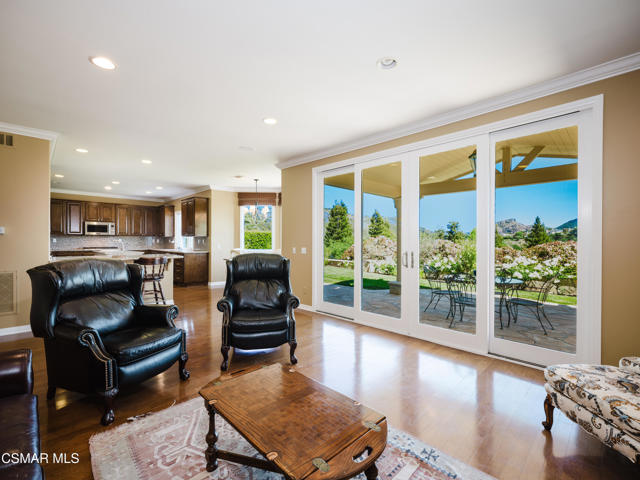 1624 Bushgrove Court, Lake Sherwood CA: https://media.crmls.org/mediaz/99e65904-a7f5-4181-af34-8ebd76137727.jpg