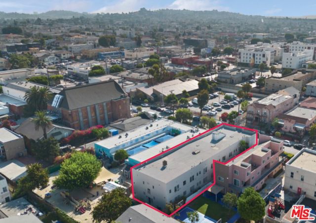 223 N Breed Street, Los Angeles CA: https://media.crmls.org/mediaz/99e6742b-762a-4a20-8224-4d1b3f72e511.jpg