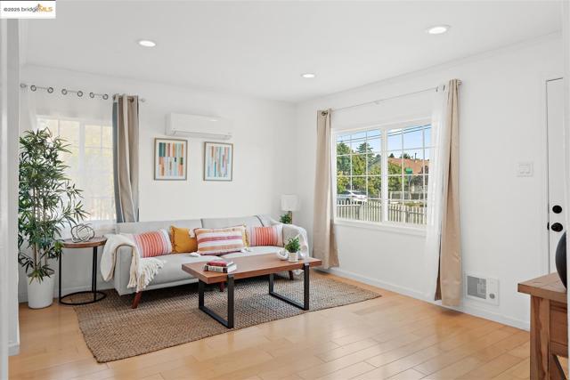 2533 Bush Ave, Richmond CA: https://media.crmls.org/mediaz/99e69eac-0f17-47ec-81ea-ffe3967c2498.jpg
