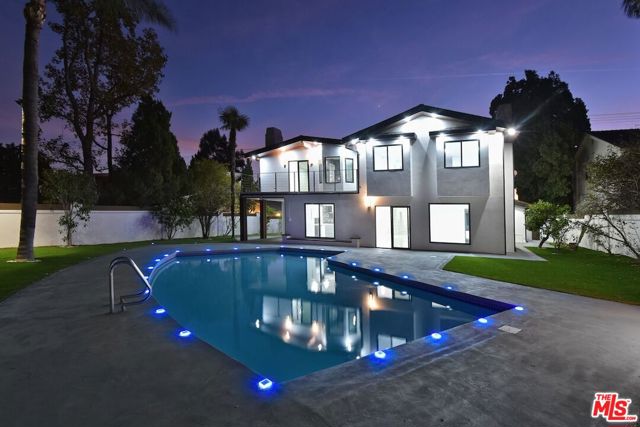 12112 Woodley Avenue, Granada Hills CA: https://media.crmls.org/mediaz/99e6bf1d-9804-4744-80de-6e7e27b71019.jpg