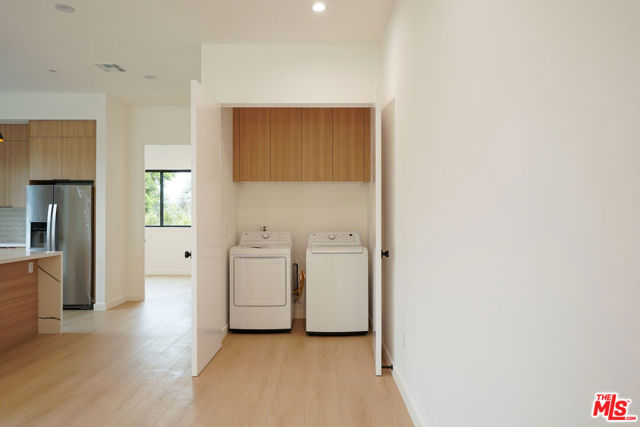 13843 Burbank Boulevard, Sherman Oaks CA: https://media.crmls.org/mediaz/99e6e9bf-ec13-4f8f-879e-8b81ea13f89c.jpg