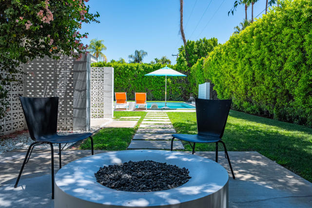 1529 S Riverside Drive, Palm Springs, CA 92264