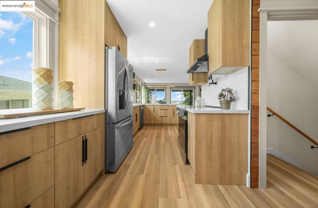713 Midcrest Way, El Cerrito CA: https://media.crmls.org/mediaz/99e7c464-98ee-4ce4-96ed-e206043c821f.jpg