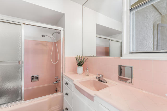 47 Grandview Circle, Camarillo CA: https://media.crmls.org/mediaz/99e868a9-8e3c-4a17-9648-3c92b6daf451.jpg