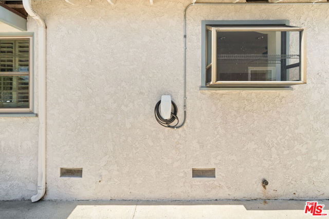 3016 Greenfield Avenue, Los Angeles CA: https://media.crmls.org/mediaz/99e86f66-4cb9-44c5-903d-964c3d410c3e.jpg