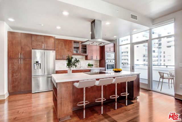 10700 Wilshire Boulevard, Los Angeles CA: https://media.crmls.org/mediaz/99e89d38-8abf-4e44-b436-2fd0aa467825.jpg