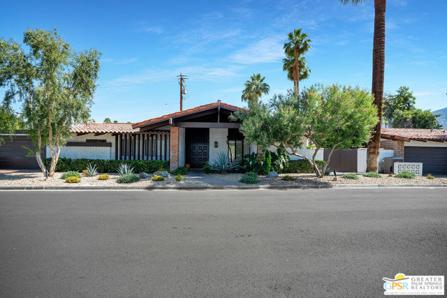 1375 E Primavera Drive, Palm Springs CA: https://media.crmls.org/mediaz/99e8d93c-f56f-4bd4-99e5-25d3ddf2762d.jpg
