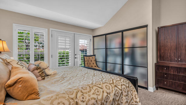 110 Trento Circle, Palm Desert CA: https://media.crmls.org/mediaz/99e90b16-8b32-470e-99d1-cd3d95f1d2ee.jpg