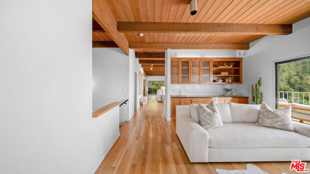 966 Bluegrass Lane, Los Angeles CA: https://media.crmls.org/mediaz/99e93b61-d0b2-4e95-b9ae-1df1f2df59c7.jpg