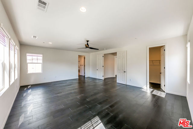22379 Driftwood Court, Santa Clarita CA: https://media.crmls.org/mediaz/99e93dbc-ec00-4bc1-97f1-eae756d09615.jpg