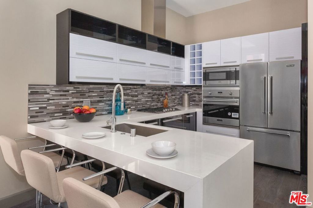 1217 HORN Avenue #104