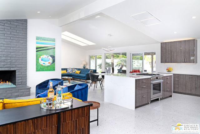 988 E Paseo El Mirador, Palm Springs CA: https://media.crmls.org/mediaz/99e9d76b-ba29-4ce4-b87d-05f05a2c4c1d.jpg
