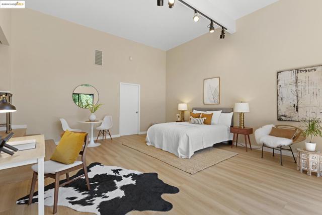 151 La Espiral, Orinda CA: https://media.crmls.org/mediaz/99ea8d5d-9774-49ee-8052-5e411c1ecdcc.jpg