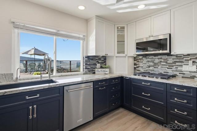 12835 Via Caballo Rojo, San Diego CA: https://media.crmls.org/mediaz/99eaa8a8-5eb2-448e-a5e6-d1abf2b4112b.jpg