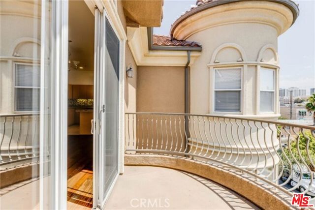 917 S New Hampshire Avenue, Los Angeles CA: https://media.crmls.org/mediaz/99eb1649-db50-4e63-b596-8e08615e274c.jpg