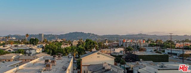 10947 HARTSOOK Street, North Hollywood CA: https://media.crmls.org/mediaz/99eb36a8-d873-4556-8be4-448fc99c9697.jpg