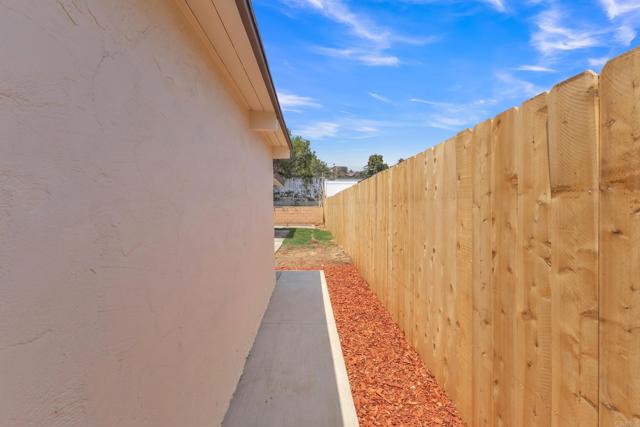 9850 Arapaho St, Spring Valley CA: https://media.crmls.org/mediaz/99eb4a57-37d2-4901-b89c-f90544e68749.jpg