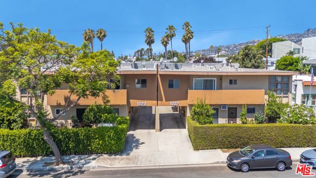 1027 N Sierra Bonita Avenue, West Hollywood CA: https://media.crmls.org/mediaz/99eb74d4-d5da-466c-927a-230e886951bd.jpg