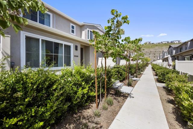 Detail Gallery Image 1 of 30 For 35180 Grove Trl, Fallbrook,  CA 92028 - 3 Beds | 2/1 Baths