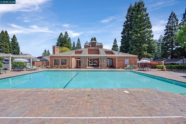 160 Eastridge Dr, San Ramon CA: https://media.crmls.org/mediaz/99ed8ffe-b3b2-4261-a1db-363fc765b1a8.jpg