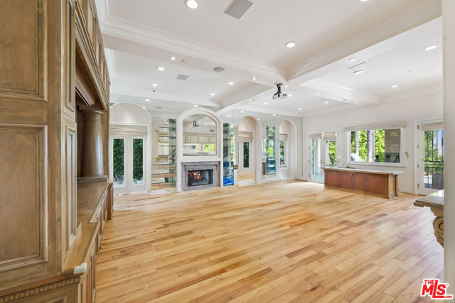 3303 Clerendon Road, Beverly Hills CA: https://media.crmls.org/mediaz/99ee3a97-6585-48e1-b6ed-5f5b04ef79e6.jpg