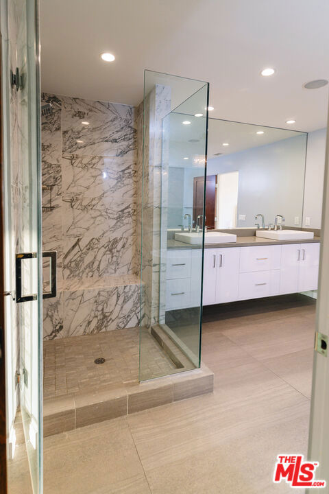 3423 Scadlock Lane, Sherman Oaks CA: https://media.crmls.org/mediaz/99ee6192-3b1d-435d-a306-1e2792f95cbb.jpg