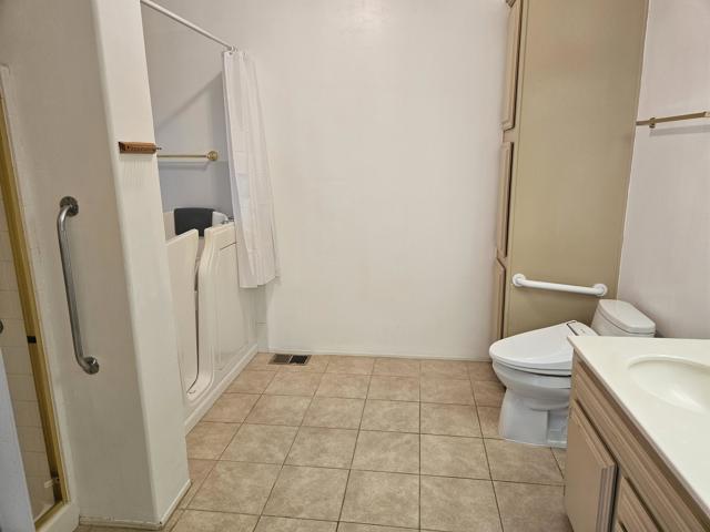 73278 Palm Greens Parkway, Palm Desert CA: https://media.crmls.org/mediaz/99ef59a6-56fd-4a48-b59b-648c9c20af20.jpg