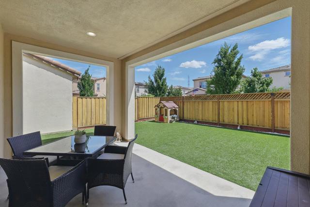 410 E Redberry Place, Mountain House CA: https://media.crmls.org/mediaz/99ef6d3e-defb-4efe-a038-53d60a05e20f.jpg