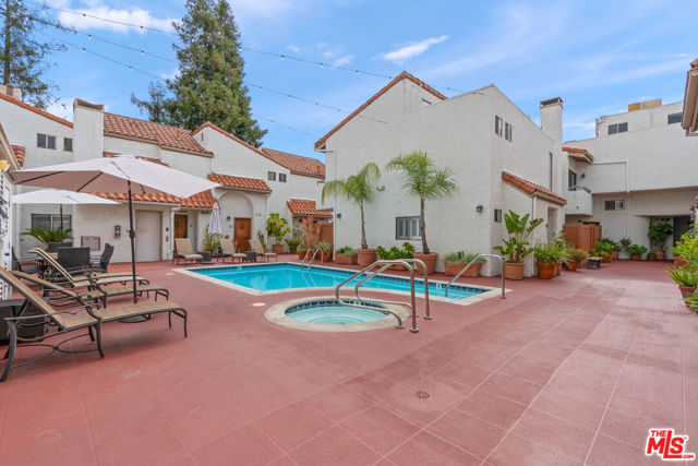 10926 Bluffside Drive, Studio City CA: https://media.crmls.org/mediaz/99ef7f74-7af0-4c85-b263-cfa6e7865362.jpg