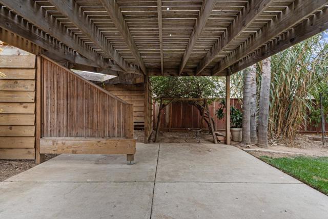 1258 De Cunha Court, Salinas CA: https://media.crmls.org/mediaz/99ef95cf-0bf0-47c5-8df6-1d0b8aa84cd4.jpg