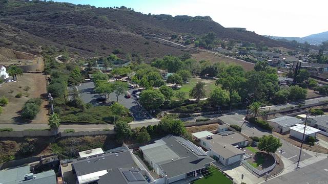 11007 Larkridge Street, Santee CA: https://media.crmls.org/mediaz/99f06731-5b3b-4eb5-b652-e557620e40c8.jpg