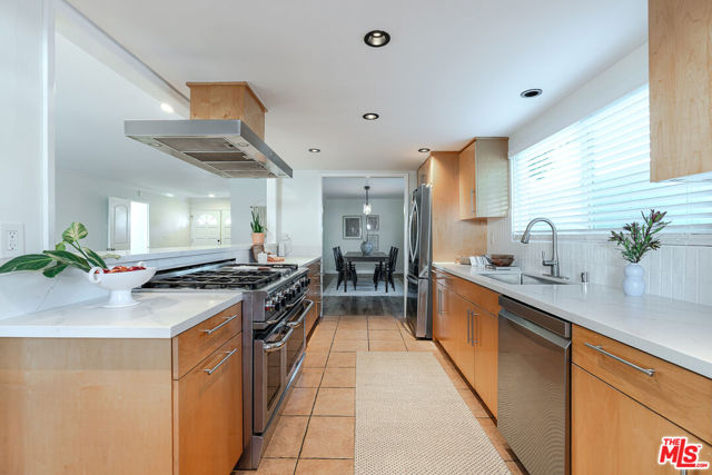 5056 Greenbush Avenue, Sherman Oaks CA: https://media.crmls.org/mediaz/99f0ae60-ffaf-4eaa-9dbe-66c5a9ef6a7c.jpg