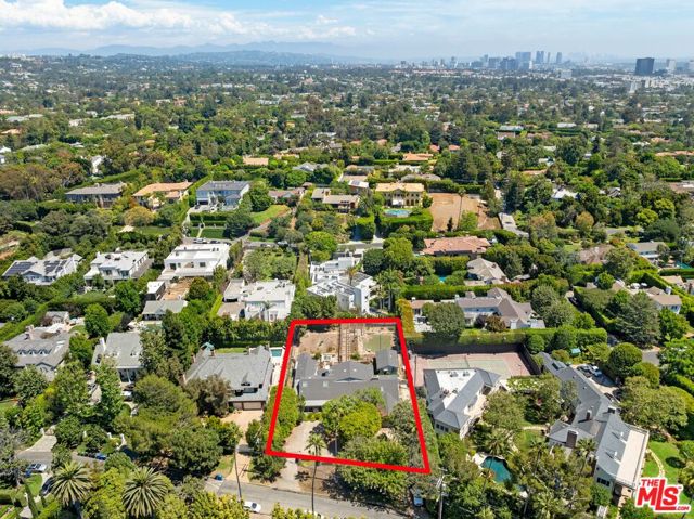 184 S Rockingham Avenue, Los Angeles CA: https://media.crmls.org/mediaz/99f11946-e70e-4a9d-bcc4-5e6366370198.jpg