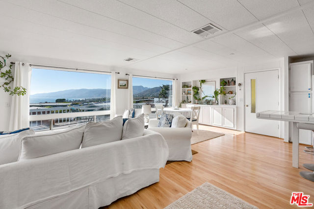 29500 Heathercliff, Malibu CA: https://media.crmls.org/mediaz/99f1b6cc-986e-463d-8ec5-16cece4bbb24.jpg