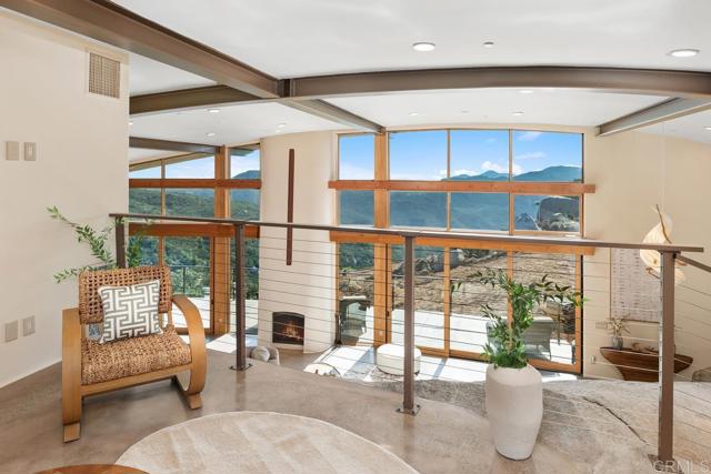 10027 Tall Oak Drive, Escondido CA: https://media.crmls.org/mediaz/99f20858-0b93-403f-9f6a-478ae285e0ca.jpg