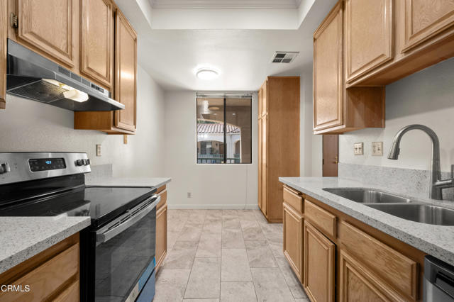 Detail Gallery Image 15 of 38 For 4201 via Marisol #330,  Los Angeles,  CA 90042 - 2 Beds | 2 Baths