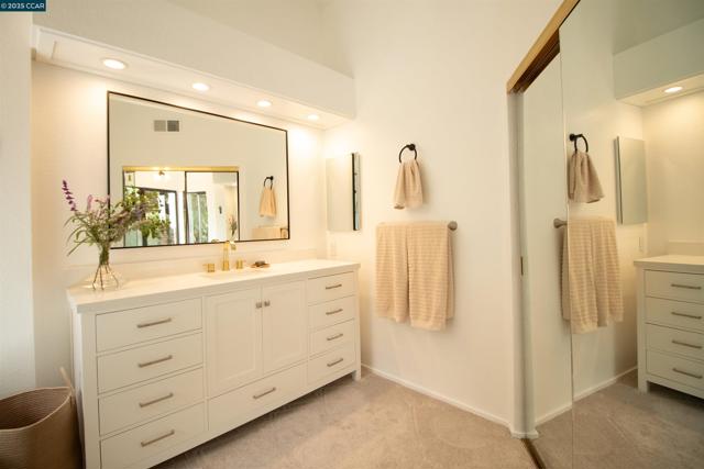 176 Newcastle Drive, Vallejo CA: https://media.crmls.org/mediaz/99f29710-45f9-404b-9332-765ace98611e.jpg