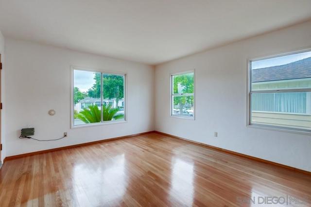 1354 Chalcedony St, San Diego CA: https://media.crmls.org/mediaz/99f2b851-8938-4adb-b375-d98d2344dd6c.jpg