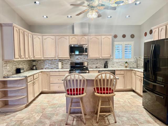 81641 Avenue 48, Indio CA: https://media.crmls.org/mediaz/99f2de5d-ec1d-4dc4-9a95-02409f3e843e.jpg