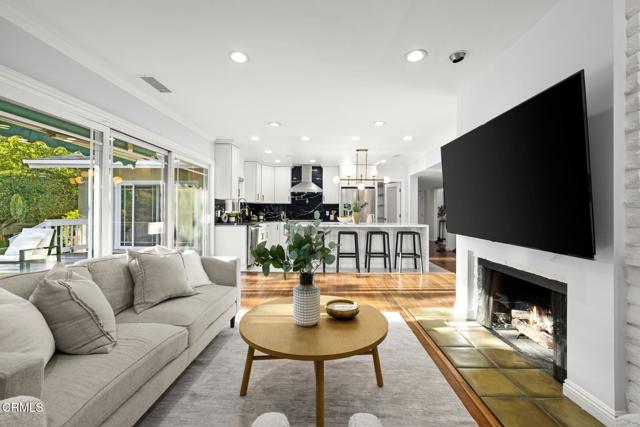 9545 Creemore Place, Tujunga CA: https://media.crmls.org/mediaz/99f2ebb4-36b4-426f-a7c2-dc30880bd65f.jpg