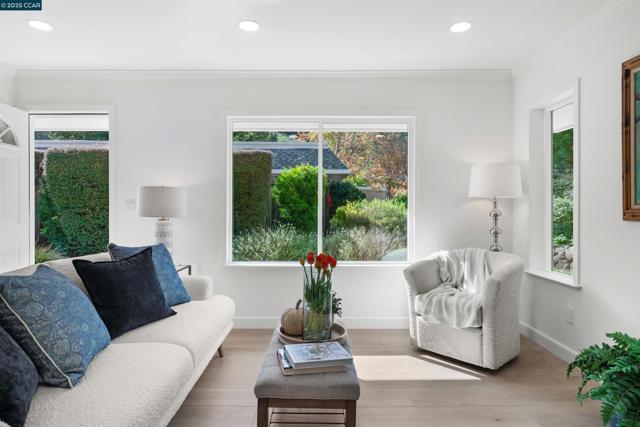 2933 Ptarmigan Dr, Walnut Creek CA: https://media.crmls.org/mediaz/99f2f532-6d23-4c2a-82a0-20c72d86b7fc.jpg