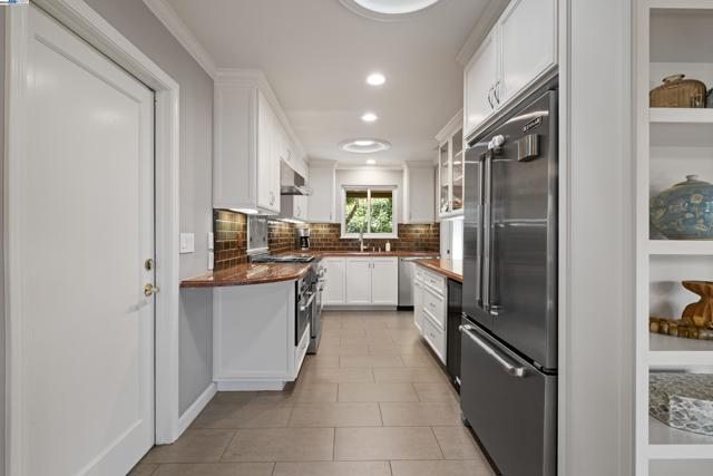 4457 LINDA WAY, Pleasanton CA: https://media.crmls.org/mediaz/99f30640-c01d-4119-b351-cddd41a2be75.jpg