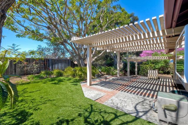 10434 Woodchuck Pt, San Diego CA: https://media.crmls.org/mediaz/99f3eed5-7f26-4eea-8cd2-bfd637afb213.jpg