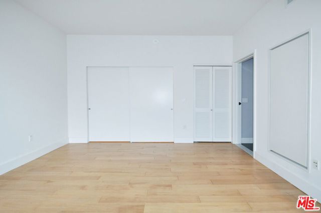 460 S Spring Street, Los Angeles CA: https://media.crmls.org/mediaz/99f45e99-6328-4b15-8b3c-a4038fa7c1ff.jpg