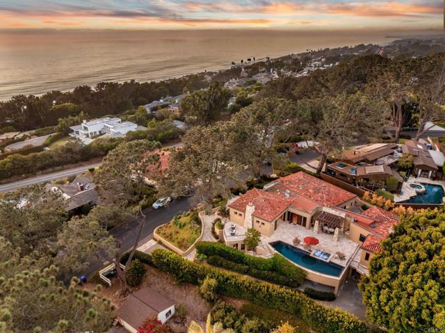 271 Ocean View Ave, Del Mar CA: https://media.crmls.org/mediaz/99f46ee7-bd13-4545-80c1-046e7d135907.jpg