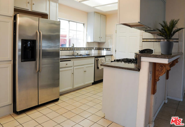 18319 Hart Street, 13 photo 7