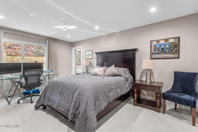 4953 Kilburn Court, Oak Park CA: https://media.crmls.org/mediaz/99f54632-77de-4164-8102-626fe3e81d27.jpg